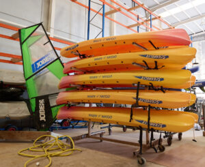 Foto canoas en soporte