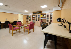 Foto sala biblioteca interior sede