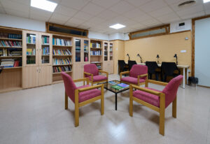 Foto sala biblioteca interior sede